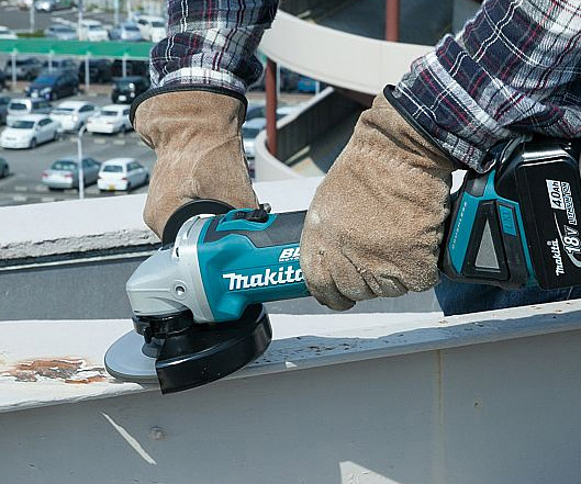 Аккумуляторная болгарка Makita DGA504